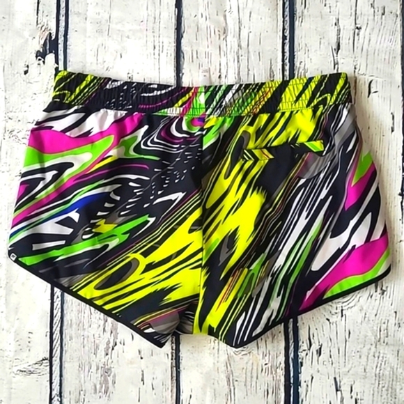 Fabletics Carrie Carnival Print Athletic Running Gym Workout Shorts Womens Sz M - Picture 12 of 16